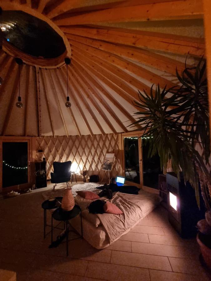 Jurty Glamping Hotell Gostynin Eksteriør bilde