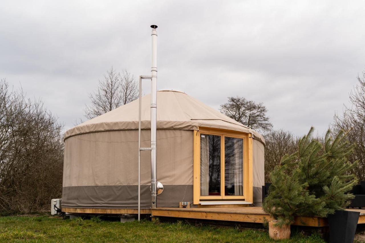 Jurty Glamping Hotell Gostynin Eksteriør bilde
