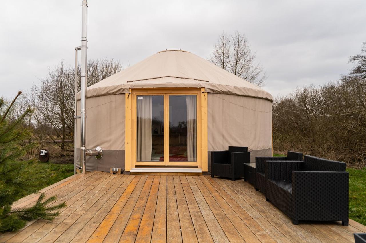 Jurty Glamping Hotell Gostynin Eksteriør bilde
