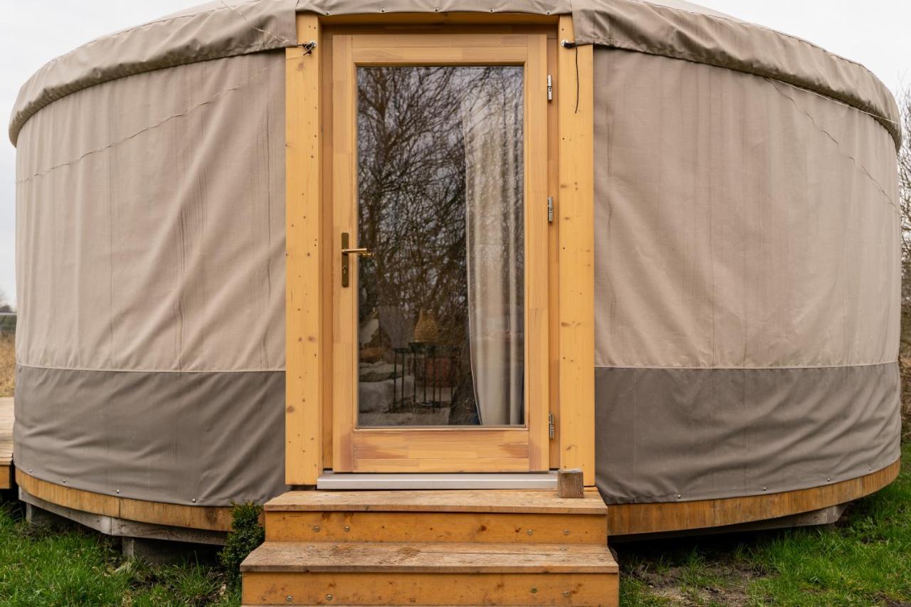 Jurty Glamping Hotell Gostynin Eksteriør bilde