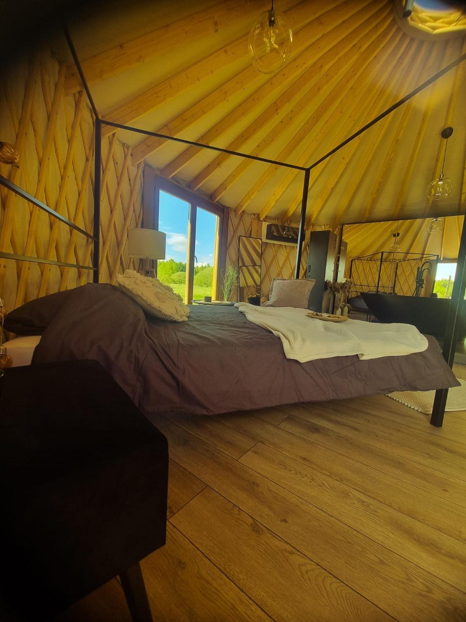 Jurty Glamping Hotell Gostynin Eksteriør bilde