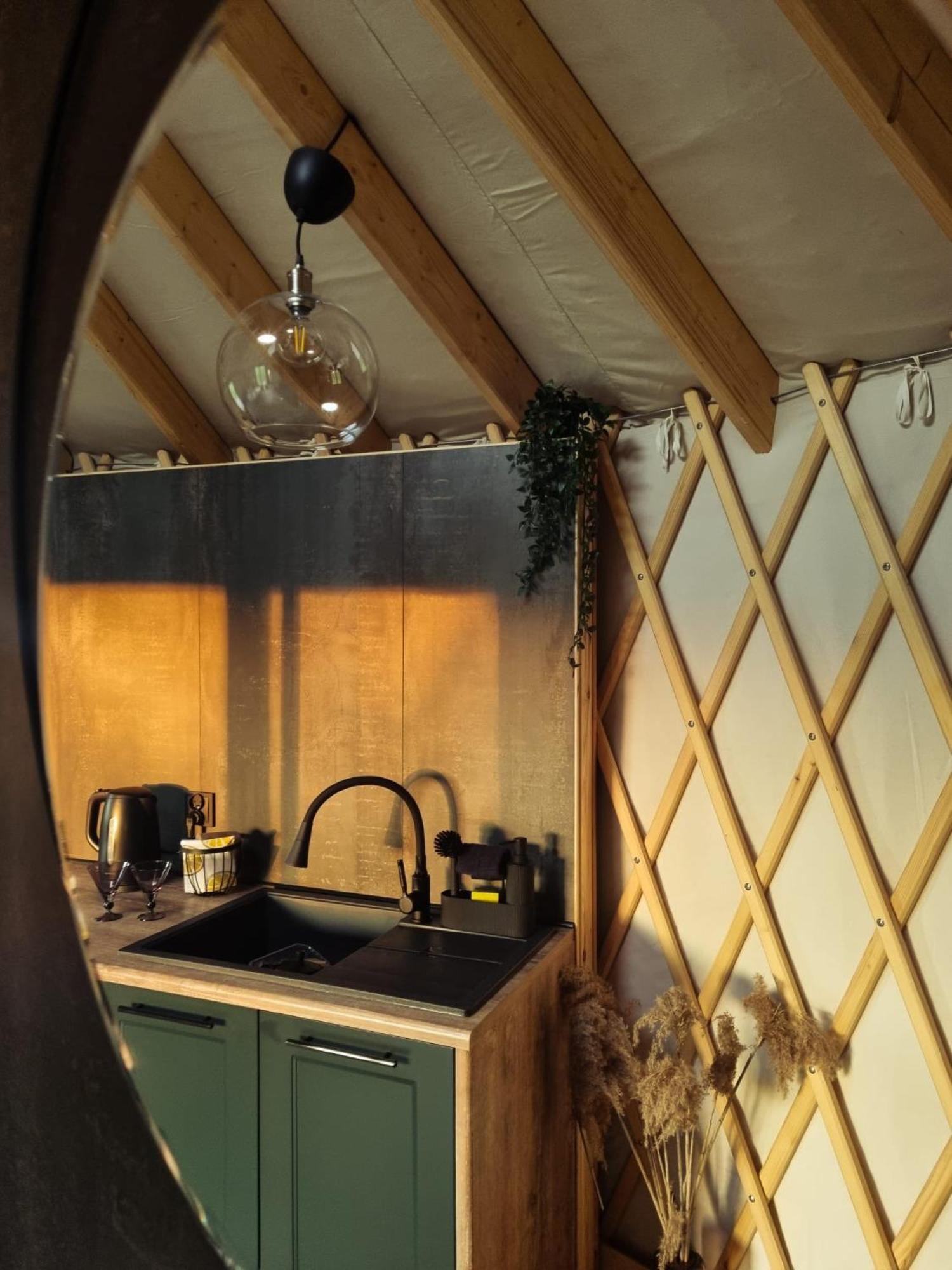 Jurty Glamping Hotell Gostynin Eksteriør bilde