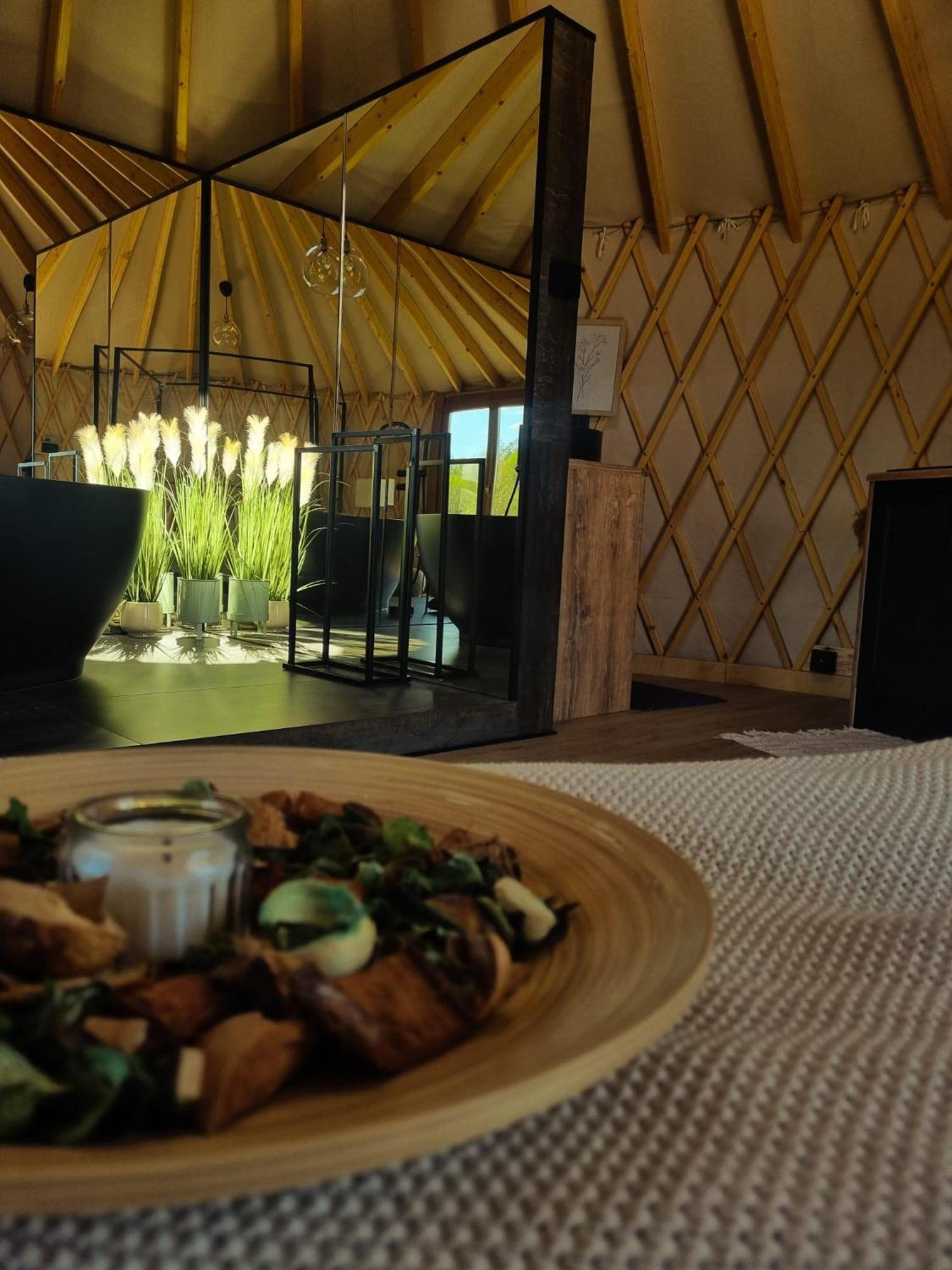 Jurty Glamping Hotell Gostynin Eksteriør bilde