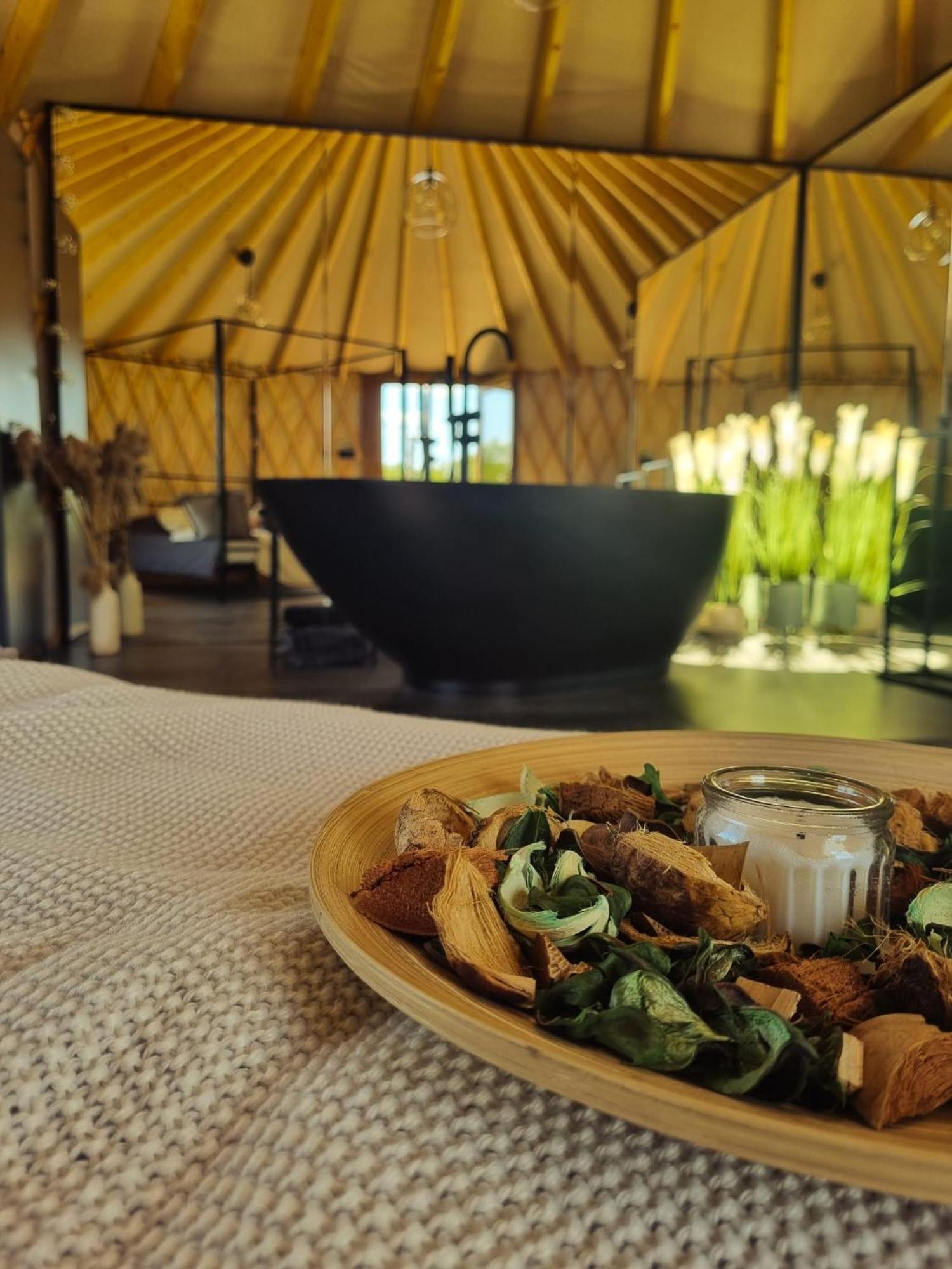 Jurty Glamping Hotell Gostynin Eksteriør bilde