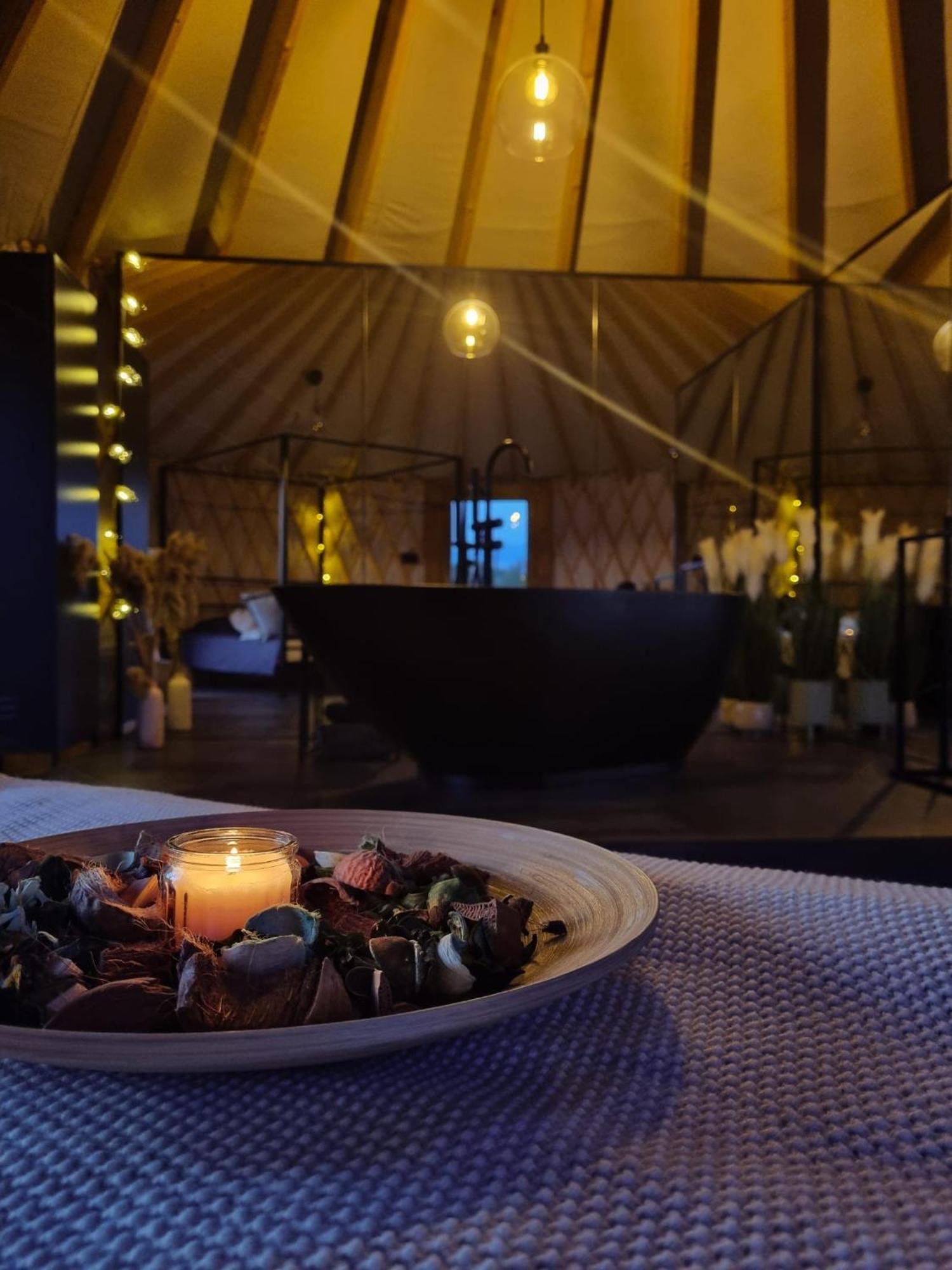 Jurty Glamping Hotell Gostynin Eksteriør bilde